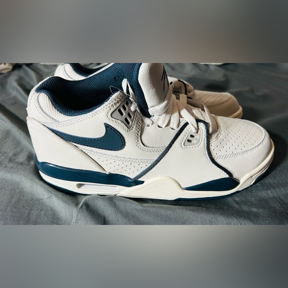 Nike Air Flight FQ8256-001 White and Navy Low-Top Kids Sneakers Size 6.5